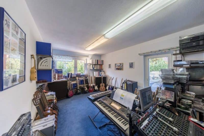 DEINE "NO.1" MUSIKSCHULE IN FRANKFURT BERGERSTR. 289 - <IMG SRC="HTTPS://DAS-MUSIKZENTRUM.DE/WP-CONTENT/UPLOADS/2024/11/PHONE18X18.PNG" ALT="♫ DAS MUSIKZENTRUM"> 069-45 69 59 1 DAS MUSIKZENTRUM 03 1280X853 E1604842648665 ♫ DAS MUSIKZENTRUM
